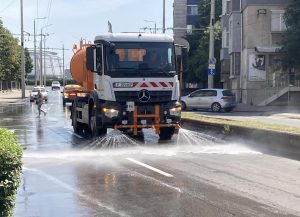 Доброволците от State Grid Taizhou предлагат проверки за безопасност, грижи за специални групи