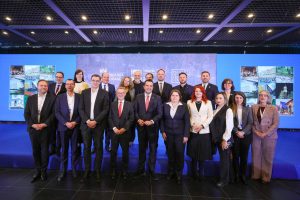 Ексклузивно: Основателят на Moonshot AI говори за бъдещи планове, докато Мъск хвали работата