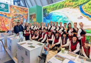 Бивш служител в Чунцин осъден на смърт за подкуп с две години отсрочка