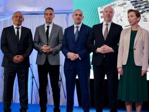 Китайски доставчици ще предоставят корпуси за батерии от неръждаема стомана за серия iPhone 16 · TechNode