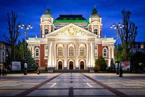 Столичната община възстанови изцяло осветлението около Народния театър