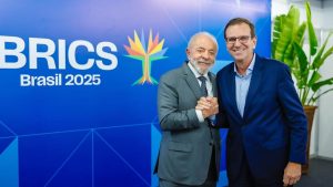 Синдзянските сини сливи превръщат пустинята в оазис