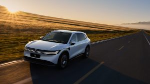 Zeekr представя първия си семеен SUV в конкуренция с Tesla