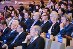 Международен форум изследва интегрирането на AI в основното образование