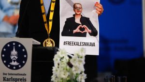 Беларус освободи опозиционера Колесникова, нобеловия лауреат Бяляцки, за облекчаване на санкциите от САЩ