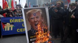 Pinduoduo, Meituan, JD сред фирмите, глобени за нарушения на „призрачна кухня“.